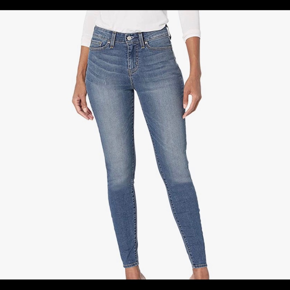 Levi Mid Rise Skinny Jeans